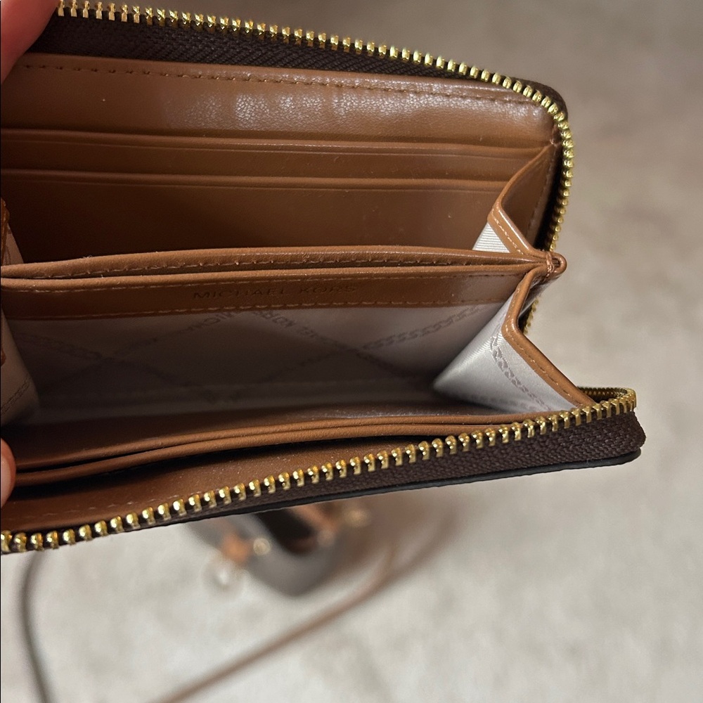 MICHAEL KORS bucket bag with wallet - Picture 10 of 11